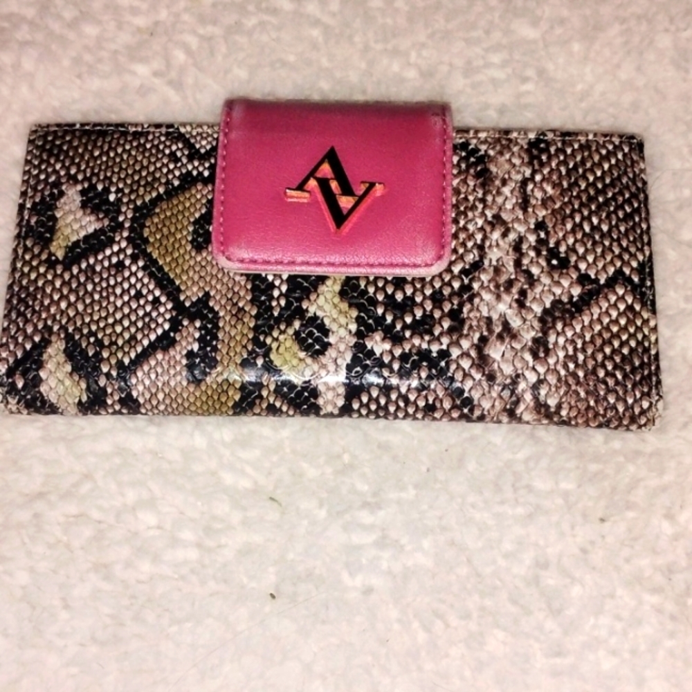 Adrienne Vittadini snake print wallet
